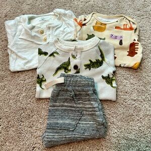 (3) 0-3 month Old Navy / Gap onesies and outfit